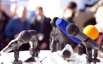 Grouping of microphones at a press conference