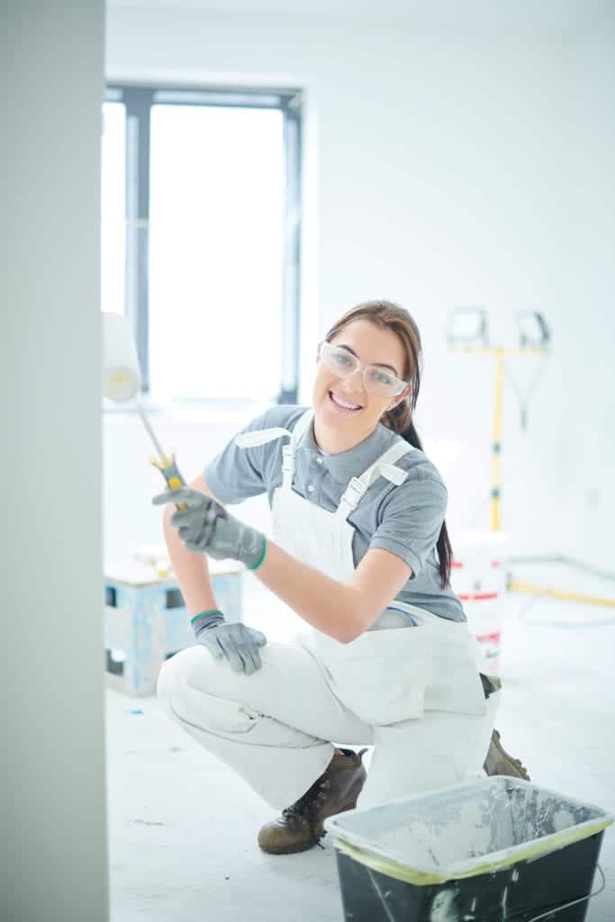 female decorating apprentice