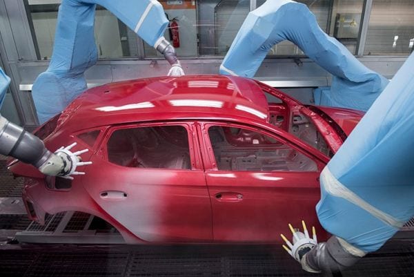 The wellness centre for cars: 84 robots do all the spraying