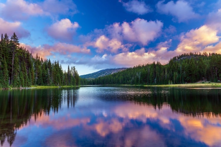 View of Cascade Mountains in Oregon