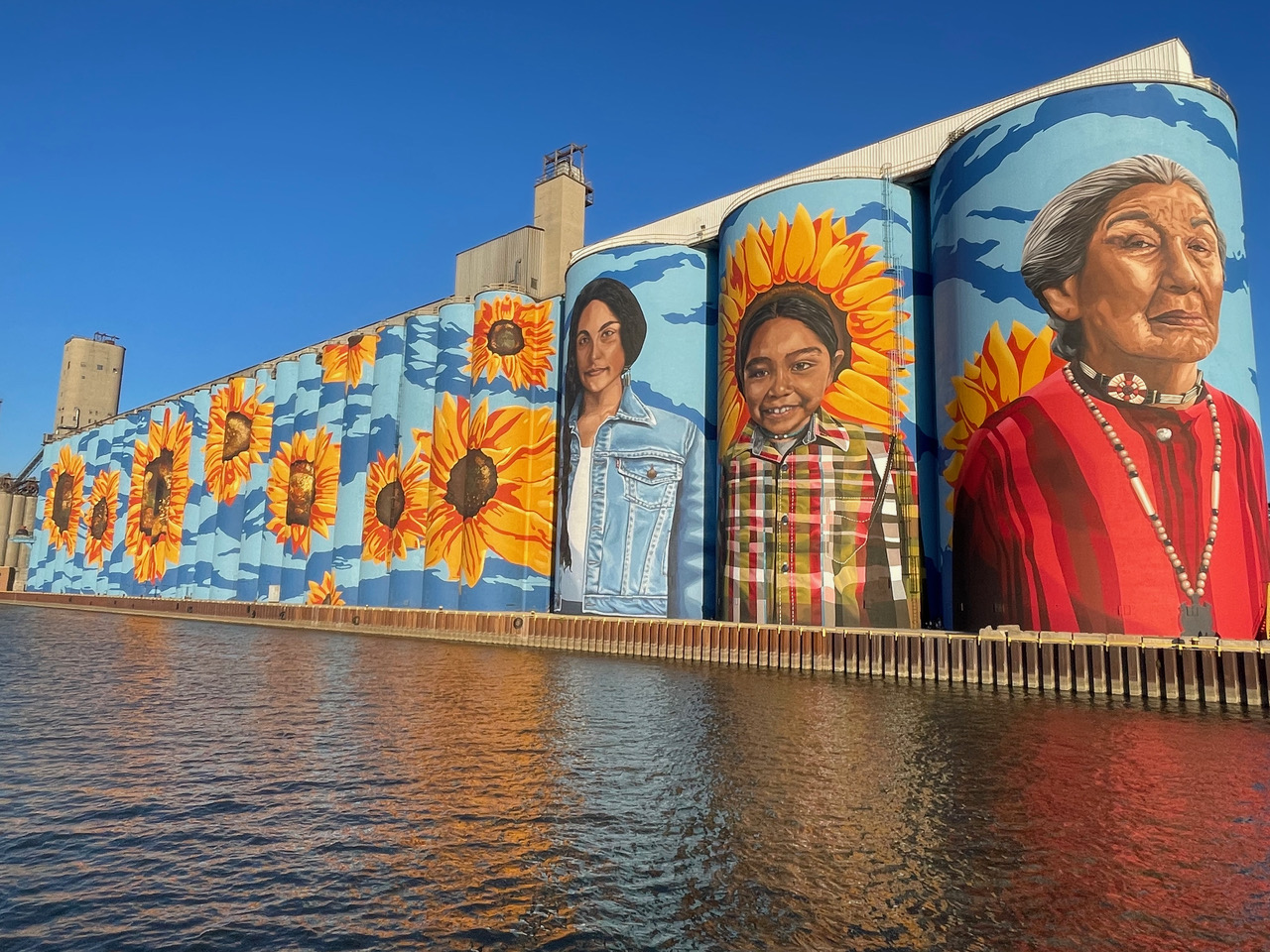 Tnemec Completes Largest Mural in the US