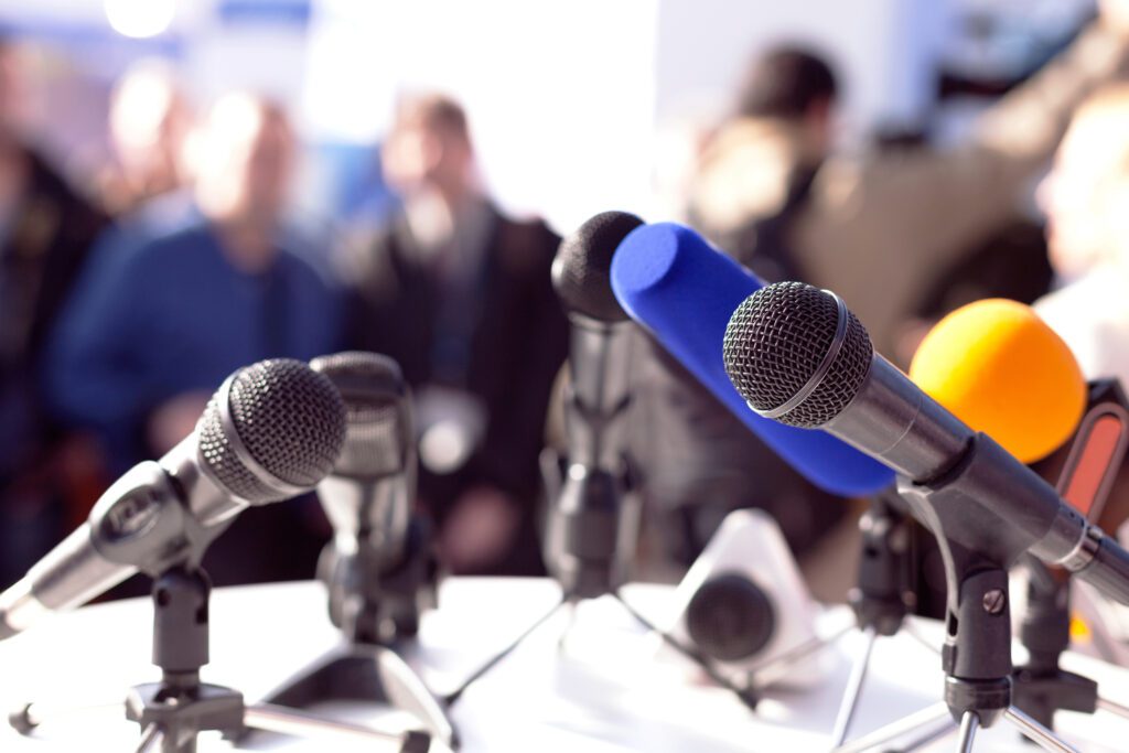 Grouping of microphones at a press conference