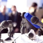 Grouping of microphones at a press conference